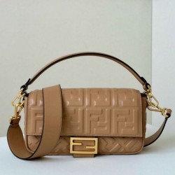 Riproduzione Fedele Borse Replica media Fendi Baguette in nappa beige FF imitazioni