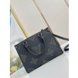 LV OnTheGo PM Bag con borchie M46733