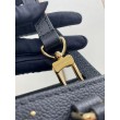 LV OnTheGo PM Bag con borchie M46733