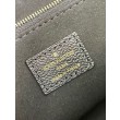 LV OnTheGo PM Bag con borchie M46733