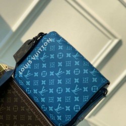 Riproduzione Fedele Borsa Replica 1:1 Louis Vuitton District PM Tela monogramma blu M23785 imitazioni