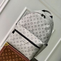 Qualità Specchio Replica Zaino Louis Vuitton Discovery Monogramma in rilievo M46557 Riproduzione Fedele Zaino Louis Vuitton Discovery Monogramma in rilievo M46557 imitazioni
