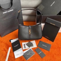 Qualità Specchio Replica YSL Saint Laurent Le 5 à 7 Borse Hobo Nera Riproduzione Fedele YSL Saint Laurent Le 5 à 7 Borse Replica Hobo Nera imitazioni