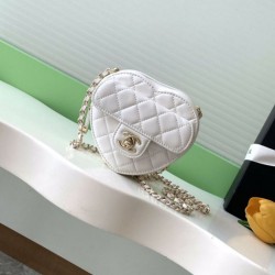 Replica qualità specchio Borsa a Mano Chanel con Catena a Forma di Cuore AP2784 Bianca