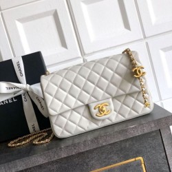 Replica qualità specchio Borse Imitazioni Chanel piccola con patta classica CF in pelle di agnello lucida bianca