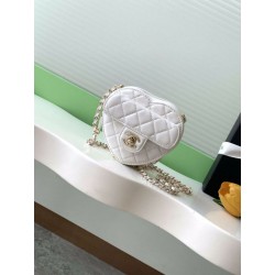 Borsa a Mano Chanel con Catena a Forma di Cuore AP2784 Bianca