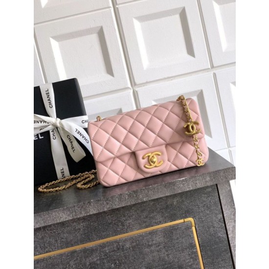 Borse Replica Chanel piccola con patta classica CF in pelle di agnello lucida rosa