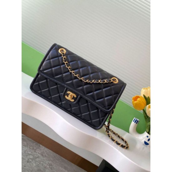 Borse Replica Sweet Flap Chanel 24K Pelle di vacchetta oliata e cerata AS5145 Nero