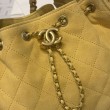 Chanel AS5293, borsa a secchiello con coulisse piccola Hobo Vintage, pelle di daino gialla