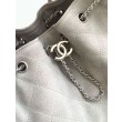 Chanel AS5293 Borsa a secchiello piccola Hobo Vintage con coulisse in pelle scamosciata grigia
