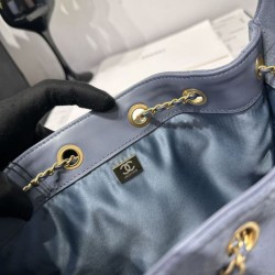 Replica Chanel AS5293, borsa a secchiello con coulisse piccola Hobo Vintage, pelle di daino blu Imitazioni Replica qualità specchio Chanel AS5293, borsa a secchiello con coulisse piccola Hobo Vintage, pelle di daino blu