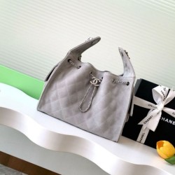Replica qualità specchio Chanel AS5293 Borsa a secchiello piccola Hobo Vintage con coulisse in pelle scamosciata grigia