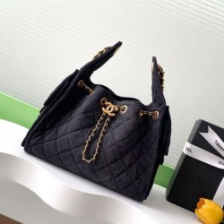 Replica qualità specchio Chanel AS5293 Borsa  1:1 a secchiello piccola Hobo Vintage con coulisse in denim nero