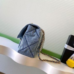 Replica Borsa Maxi con Patta Chanel Denim Lavato AS5734 Blu Imitazioni Replica qualità specchio Borsa Maxi con Patta Chanel Denim Lavato AS5734 Blu