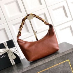 Replica Borsa Hobo Chanel Piccola AS5837 Pelle di Vitello Marrone Imitazioni Replica qualità specchio Borsa Hobo Chanel Piccola AS5837 Pelle di Vitello Marrone