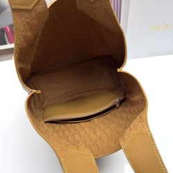 Replica Imitazioni borse griffate tote Dior Privé Icons Uomo marrone in pelle di vitello Imitazioni Replica qualità specchio Imitazioni borse griffate tote Dior Privé Icons Uomo marrone in pelle di vitello