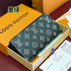 Replica qualità specchio Pari all'originale replica di alta qualit&agrave; LV M27178 Portafoglio orizzontale Zippy Verde