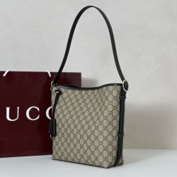 Replica Perfetta a tracolla piccola Gucci GG Emblem 848881 GG Nero Imitazioni Replica qualità specchio Perfetta a tracolla piccola Gucci GG Emblem 848881 GG Nero