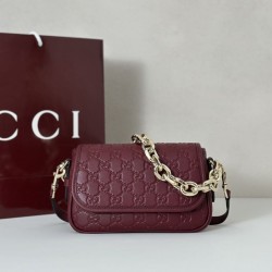 Replica qualità specchio Gucci 847448 Borsa a tracolla piccola GG Emblem Bordeaux