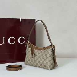Replica Gucci 847450 Borsa a tracolla piccola GG Emblem Marrone Imitazioni Replica qualità specchio Gucci 847450 Borsa a tracolla piccola GG Emblem Marrone