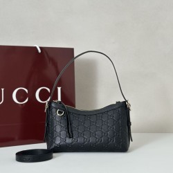 Replica qualità specchio Gucci 847450 Borsa a tracolla piccola GG Emblem Nero