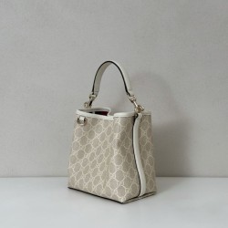 Replica Borsa a secchiello piccola Gucci GG Emblem 815118 Bianca Imitazioni Replica qualità specchio Borsa a secchiello piccola Gucci GG Emblem 815118 Bianca