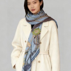 Replica Alta gamma replica Foulard quadrato in velluto intrecciato a mano Hermès, 140 blu Imitazioni Replica qualità specchio Alta gamma replica Foulard quadrato in velluto intrecciato a mano Hermès, 140 blu