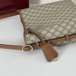 Borsa a tracolla piccola Gucci GG Emblem 848881 Marrone