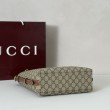 Borsa a tracolla piccola Gucci GG Emblem 848881 Marrone