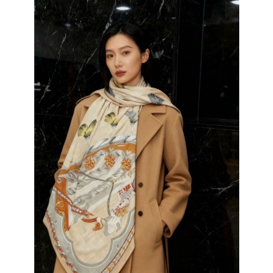 Foulard quadrato in velluto double face tinta unita Hermès Sweet Saddleware, 140 albicocca