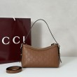 Gucci 847450 Borsa a tracolla piccola GG Emblem Marrone