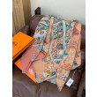 Alta gamma replica Hermès Equestrian Academy Scialle in velluto reversibile 140 Rosa