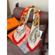 Qualità superiore replica Scialle Hermès reversibile in velluto tono su tono con finimenti per cavalli stile balestra 135 Rosso