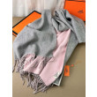 Scialle reversibile classico in cashmere bicolore Hermès 70 x 200 Grigio/Rosa Scialle reversibile classico in cashmere bicolore Hermès 70 x 200 Grigio/Rosa