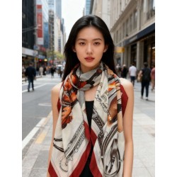 Qualità superiore replica Scialle reversibile in velluto tono su tono Hermès con finimento per cavallo in stile balestra 135