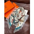 Sciarpa reversibile Hermès in cashmere con motivo a cavallo che salta 140
