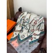 Sciarpa reversibile Hermès in cashmere con motivo a cavallo che salta 140