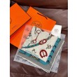 Sciarpa reversibile Hermès in cashmere con motivo a cavallo che salta 140