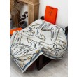 Qualità superiore replica Sciarpa reversibile in cashmere Hermès con motivo a cavallo che salta 140 Blu
