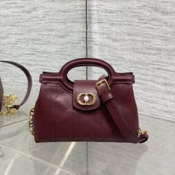 Replica qualità specchio Borse Firmate  a mano Dior Jolie Top Handle Mini Chain bordeaux