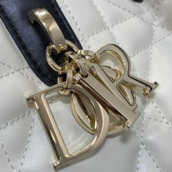Replica Borsa Dior Toujours Media Macrocannage Bianco/Nero Imitazioni Replica qualità specchio Borsa Dior Toujours Media Macrocannage Bianco/Nero
