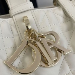 Replica Borsa Tote Dior Toujours mini in Macrocannage bianco Imitazioni Replica qualità specchio Borsa Tote Dior Toujours mini in Macrocannage bianco