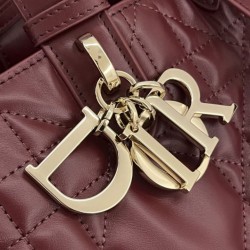 Replica Borsa Dior Media Dior Toujours in Macrocannage bordeaux Imitazioni Replica qualità specchio Borsa Dior Media Dior Toujours in Macrocannage bordeaux