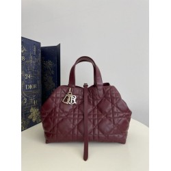 Borsa Dior Media Dior Toujours in Macrocannage bordeaux