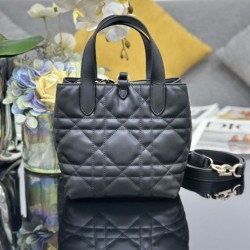 Replica Borse Imitazioni Dior Toujours Vertical Tote piccola con portafortuna Nero Imitazioni Replica qualità specchio Borse Imitazioni Dior Toujours Vertical Tote piccola con portafortuna Nero