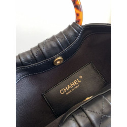 Borsa Chanel Matelasse con manico in plastica effetto legno AS6010 Nero