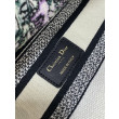 Borsa Dior Lady D-Lite media con ricamo floreale multicolore Borsa Dior Lady D-Lite media con ricamo floreale multicolore