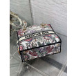 Borsa Dior Lady D-Lite media con ricamo floreale multicolore Borsa Dior Lady D-Lite media con ricamo floreale multicolore