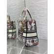 Borsa Dior Lady D-Lite media con ricamo floreale multicolore Borsa Dior Lady D-Lite media con ricamo floreale multicolore