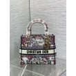 Borsa Dior Lady D-Lite media con ricamo floreale multicolore Borsa Dior Lady D-Lite media con ricamo floreale multicolore